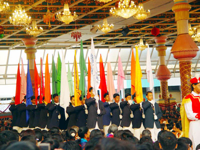 Procession of Sports Captains welcoming Bhagawan into Sai Kulwant Hall