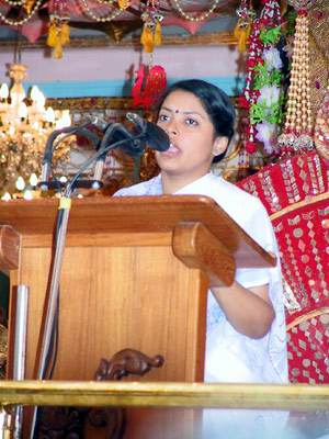 Miss E. Thomas addressing the gathering in Sai Kulwant Hall